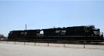 NS 7500 & 7513 bring a train into the yard